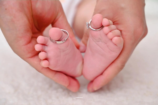 梁山宝宝睡觉头上都是汗